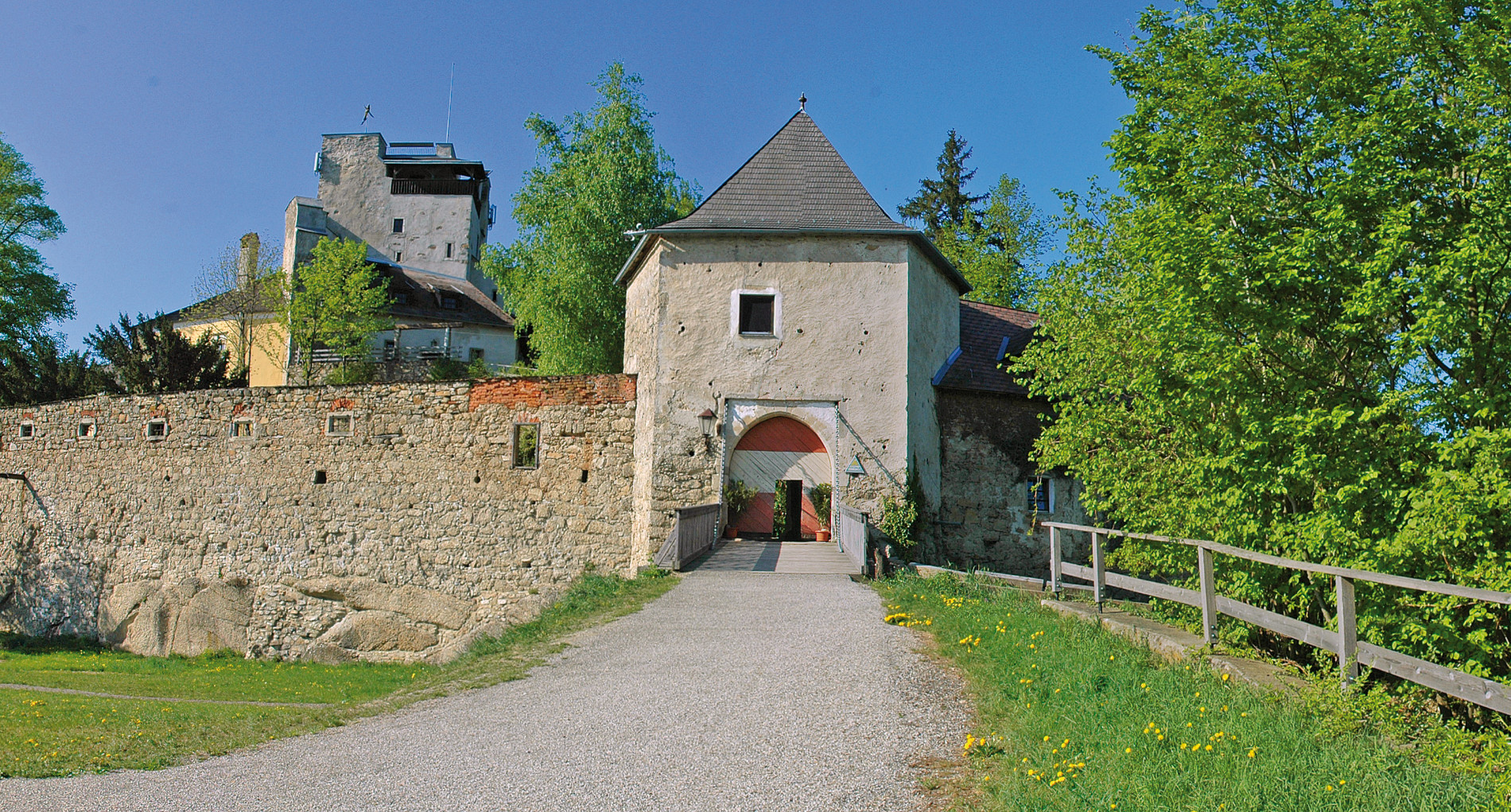 Bad Kreuzen Burg Eingang