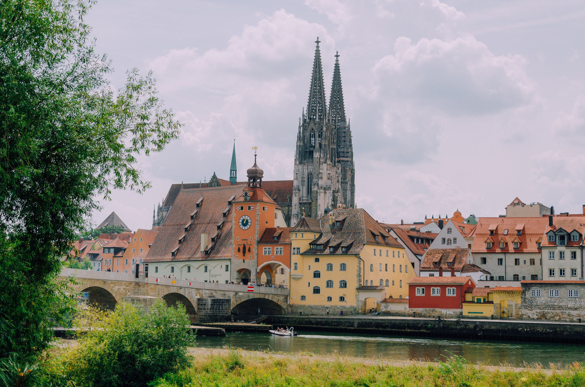 Stadtansicht von Regensburg mit Dom und Steinerner Brücke